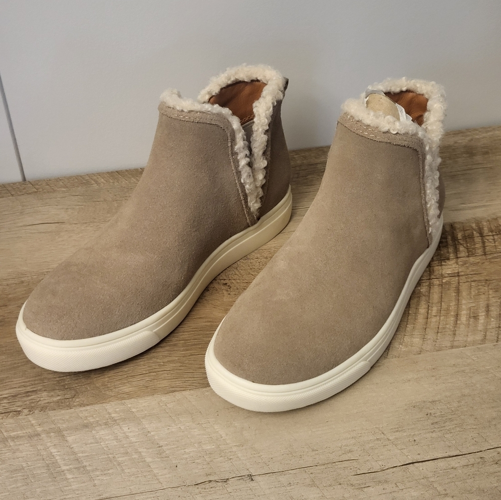 Brand New Lucky Brand Women's Tan Slip-On Shoes with Faux Fur Lining size 6 1/2
